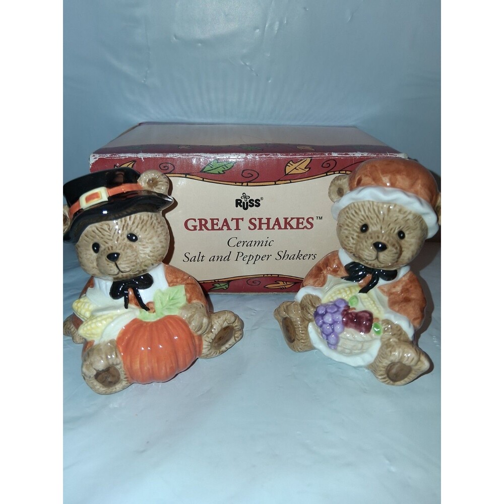 RUSS Thanksgiving Pilgrim Bear Salt And Pepper Shaker Set